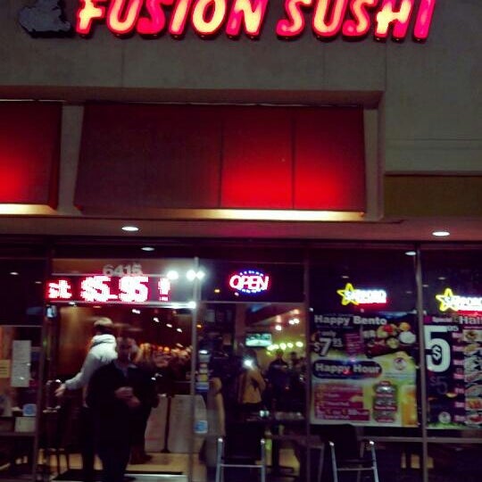 Photo taken at Fusion Sushi by Marek M. on 11/23/2013