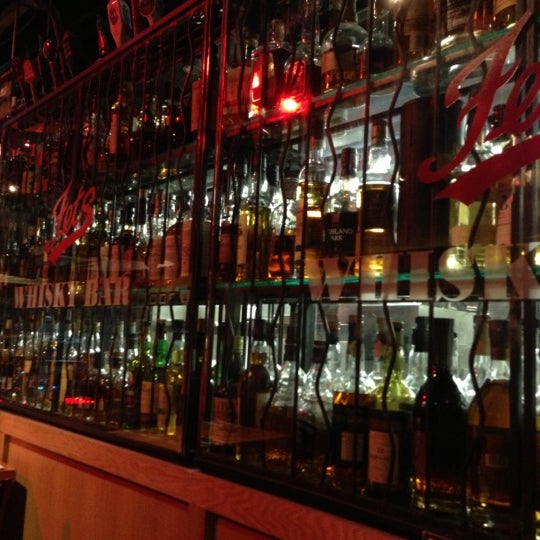 11/28/2012にRyan F.がFets Whisky Kitchenで撮った写真
