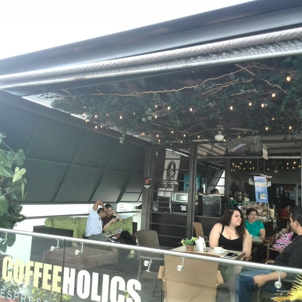 รูปภาพถ่ายที่ CoffeeHolics Espresso Bar โดย Marcela d. เมื่อ 10/31/2014