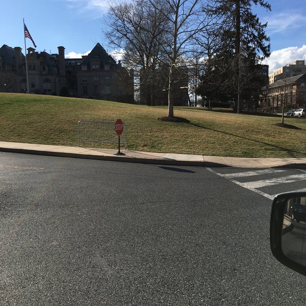 Foto tomada en National Cathedral School  por Nick N. el 2/23/2017