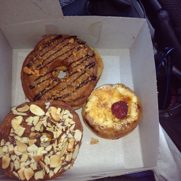 Foto tirada no(a) Spudnuts Donuts por Cheron L. em 11/15/2013