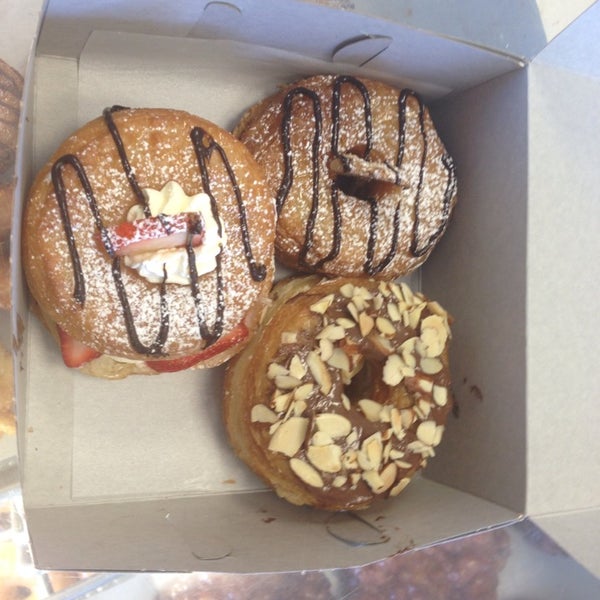 10/19/2013 tarihinde Cheron L.ziyaretçi tarafından Spudnuts Donuts'de çekilen fotoğraf