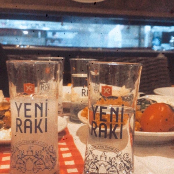 Das Foto wurde bei Asma Altı Ocakbaşı Restaurant von Songül A. am 2/15/2020 aufgenommen