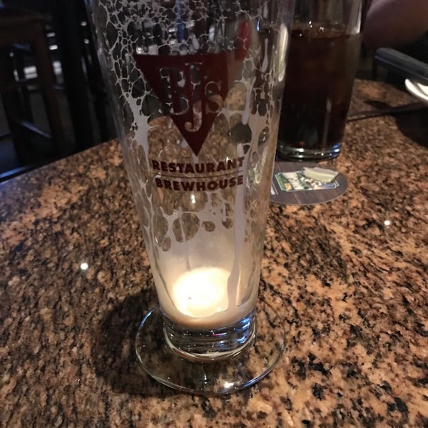 Photo taken at BJ&#39;s Restaurant &amp; Brewhouse by Jeff C. on 5/30/2019