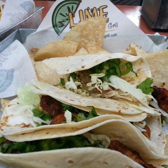 2/12/2013 tarihinde Karla M.ziyaretçi tarafından Lime Fresh Mexican Grill'de çekilen fotoğraf