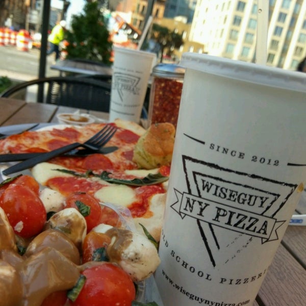 4/2/2017 tarihinde Dan R.ziyaretçi tarafından Wiseguy NY Pizza'de çekilen fotoğraf