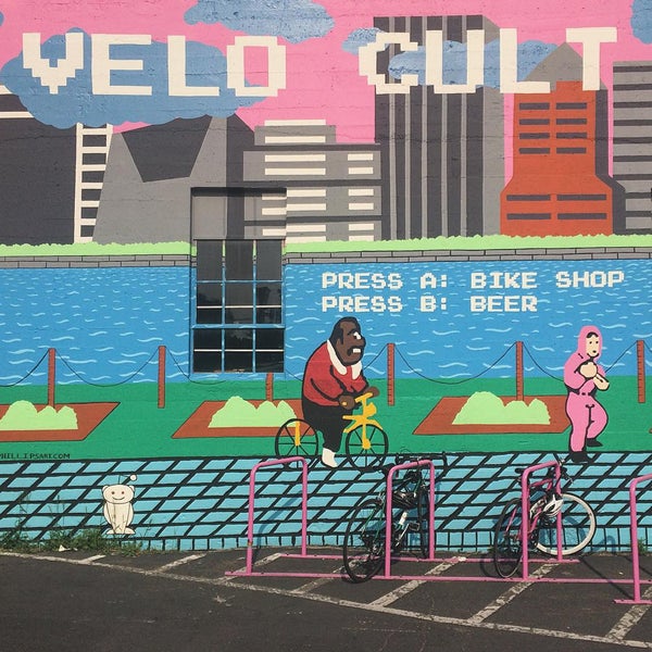 รูปภาพถ่ายที่ Velo Cult Bicycle Shop &amp; Bar โดย Aaron L. เมื่อ 7/11/2015