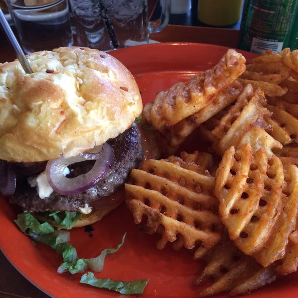 1/31/2015 tarihinde Anna C.ziyaretçi tarafından Burger Club'de çekilen fotoğraf