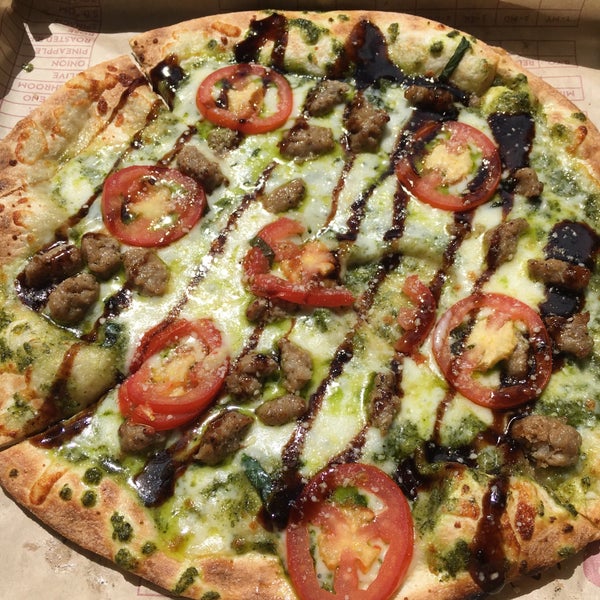 Foto diambil di MOD Pizza oleh Ann C. pada 6/1/2017