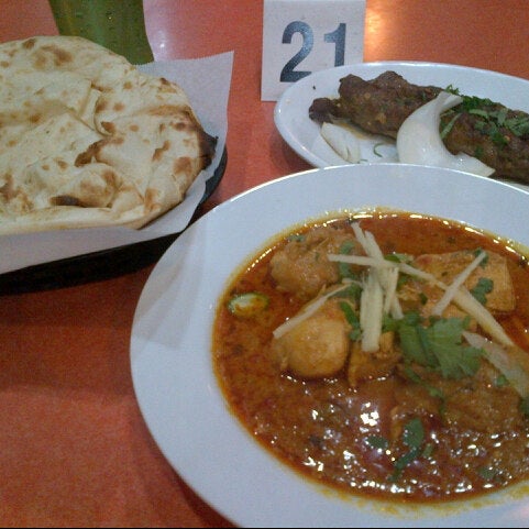 5/21/2013 tarihinde Ashiq N.ziyaretçi tarafından Pakwan Indian Restaurant'de çekilen fotoğraf