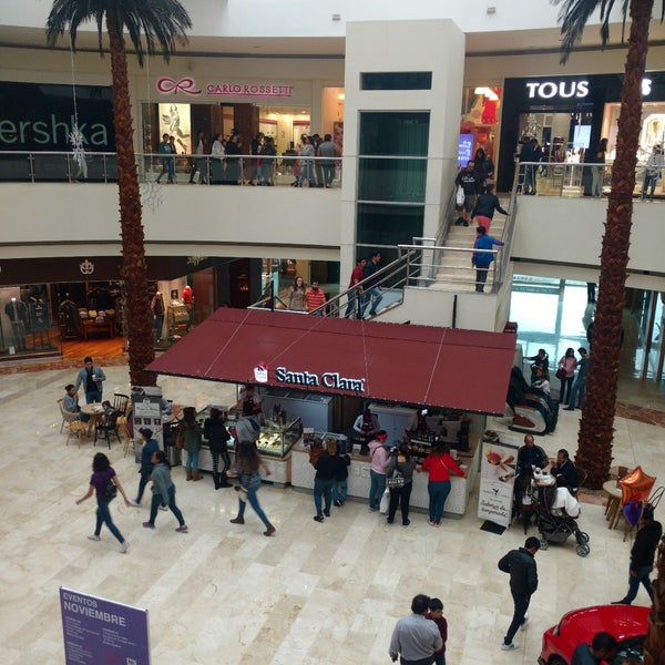 Photo taken at Centro Comercial Altaria by Hector B. on 11/4/2018