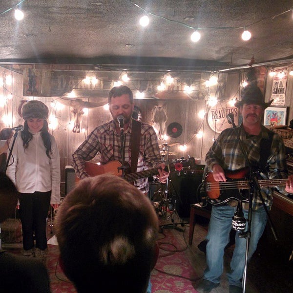 Photo prise au Dakota Tavern par Suyash K. le11/23/2014