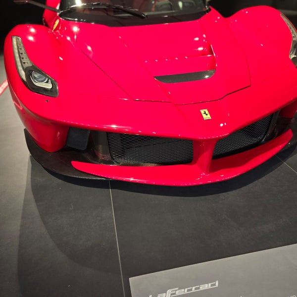 รูปภาพถ่ายที่ Museo Ferrari โดย Ar@Sh เมื่อ 4/10/2024