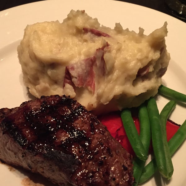 Снимок сделан в The Keg Steakhouse + Bar - Yaletown пользователем Carol R. 9/25/2015