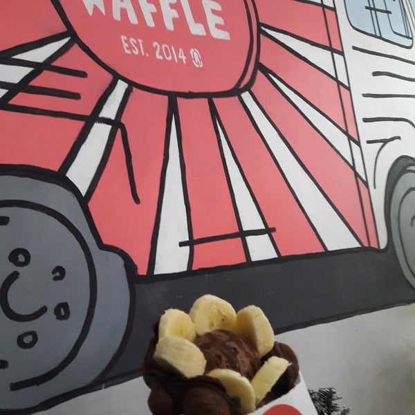 Photo taken at Bubble Waffle by Gozde on 3/13/2017