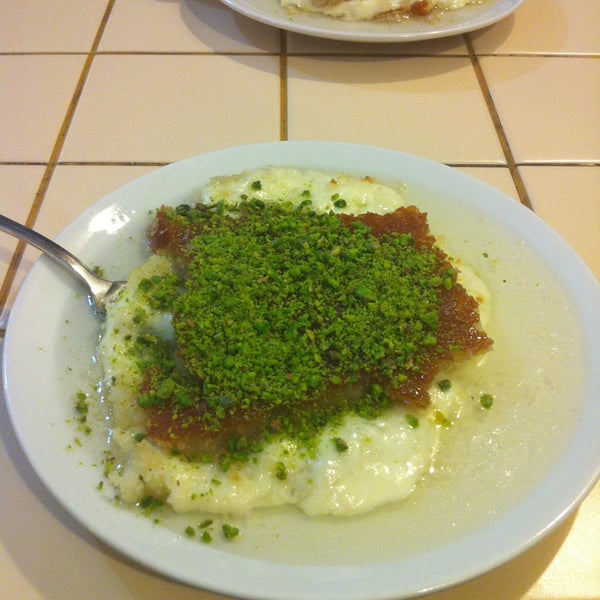 Yürü Börek &amp; Künefe Börekçi