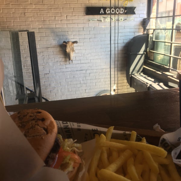 Foto tomada en OTTOBROS Burger &amp; Coffee ANT  por PNR🧚‍♀️ el 3/18/2019