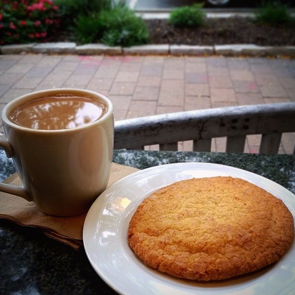 Photo taken at Peet&#39;s Coffee &amp; Tea by Michael R. on 9/15/2014