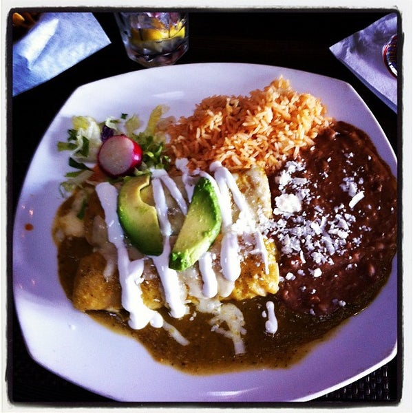 11/17/2012 tarihinde Jessica R.ziyaretçi tarafından Mexicali Grill'de çekilen fotoğraf