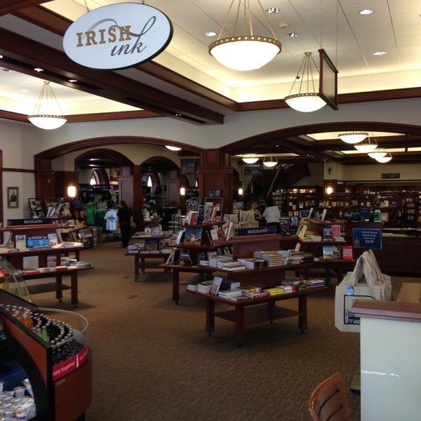 Photo taken at Hammes Notre Dame Bookstore by Jack B. on 4/5/2013