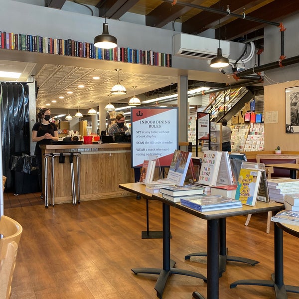 5/25/2021にAugusto P.がTrident Booksellers &amp; Cafeで撮った写真