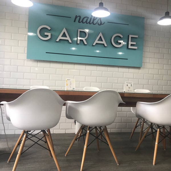 Nail garage. дизайн интерьера гаража. гараж в стиле ferrari. Nail garage, санкт-петербург. интерьер маникюрного салона.