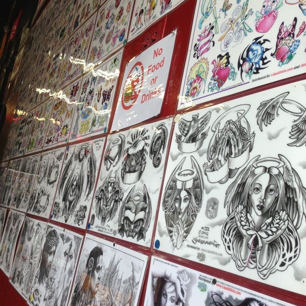 Photo prise au Lucky Vans Tattoo par Zsa-Zsa le6/18/2013