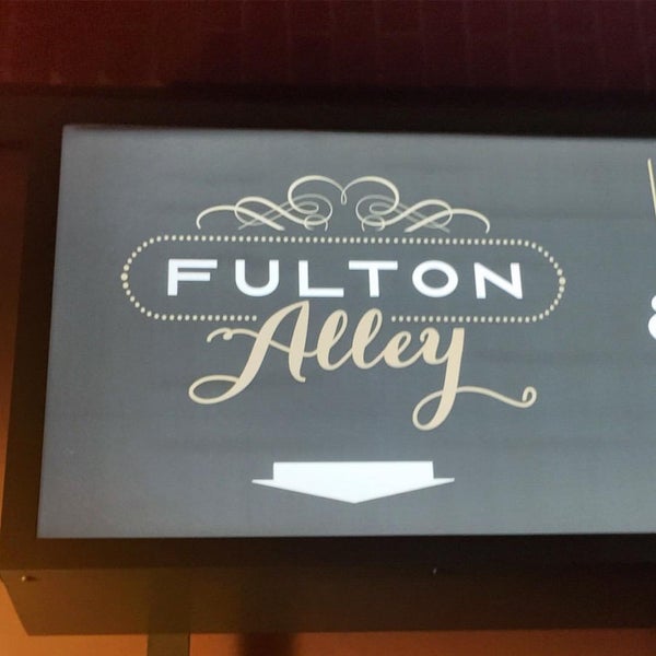 รูปภาพถ่ายที่ Fulton Alley โดย Missy W. เมื่อ 10/8/2015
