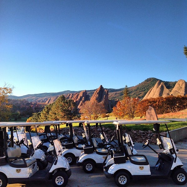 Das Foto wurde bei Arrowhead Golf Club von Missy W. am 10/23/2013 aufgenommen
