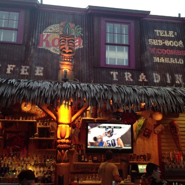 Foto tirada no(a) Kona Tiki Bar at Grind Gastropub por Missy W. em 8/10/2013