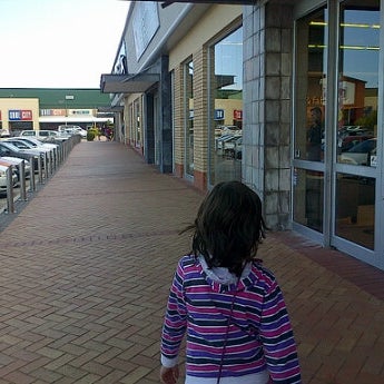 Moffet Retail Park - Shopping Mall in 