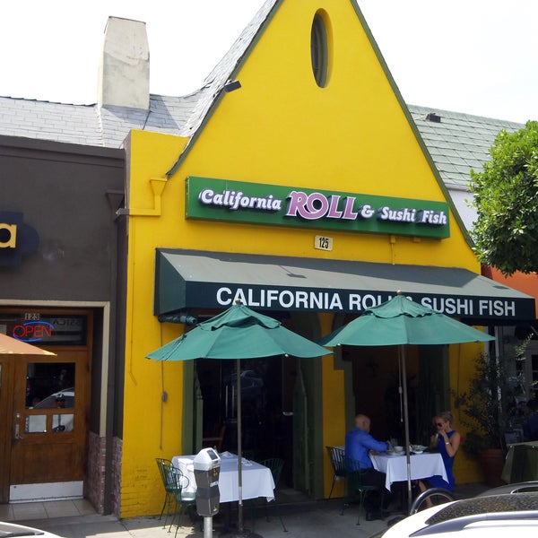 Снимок сделан в California Roll &amp; Sushi Fish пользователем California Roll &amp; Sushi Fish 2/2/2015