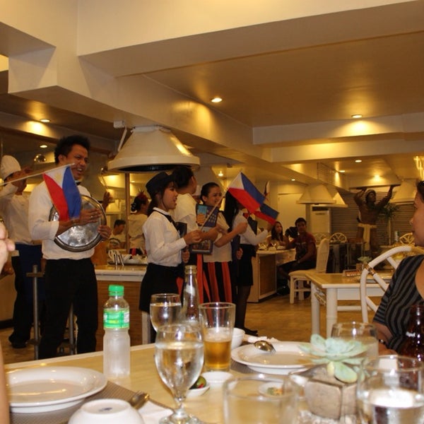 8/1/2014 tarihinde KENJI F.ziyaretçi tarafından The Singing Cooks and Waiters Atbp'de çekilen fotoğraf