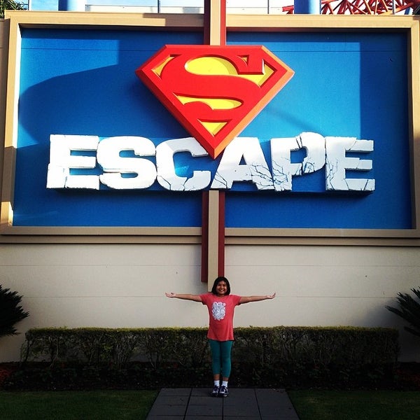 Photo taken at Superman Escape by Hasnul S. on 3/28/2014