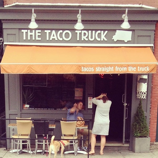 Foto tirada no(a) The Taco Truck Store por Darren em 6/8/2013