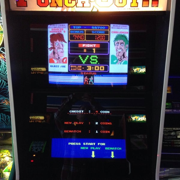 5/17/2014 tarihinde Andy C.ziyaretçi tarafından High Scores Arcade'de çekilen fotoğraf