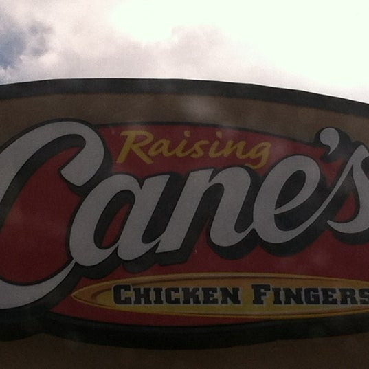 Снимок сделан в Raising Cane&#39;s Chicken Fingers пользователем ♓June♓ M. 10/20/2012