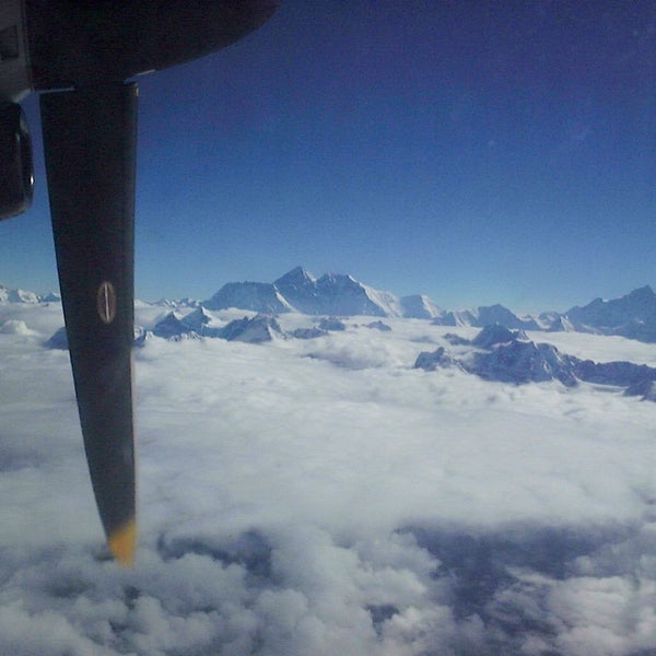 Foto tirada no(a) Mount Everest | Sagarmāthā | सगरमाथा | ཇོ་མོ་གླང་མ | 珠穆朗玛峰 por Christian C. em 2/25/2013