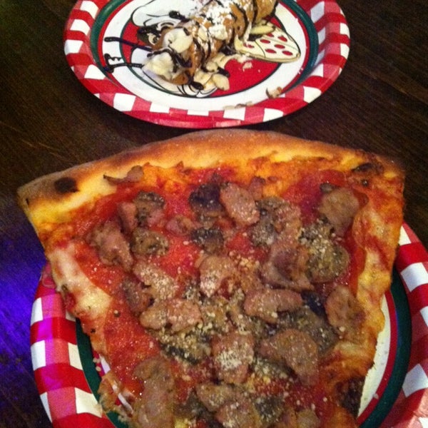 Неаполитанская пицца италия. Ре ре пицца. Пицца пепперони. Pizza re. Pizza re.