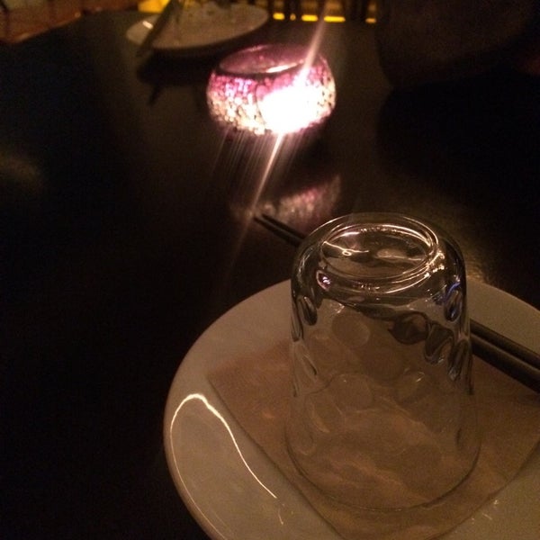 Foto diambil di Maron Kitchen &amp; Bar oleh JEONG Y. pada 10/18/2014