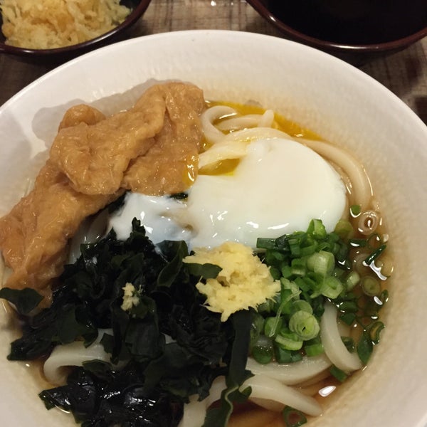 Photo taken at U:DON Fresh Japanese Noodle Station by Navi R. on 2/28/2015
