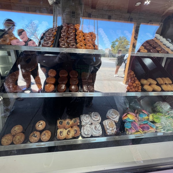 Photo taken at Round Rock Donuts by Daniel S. on 3/19/2023