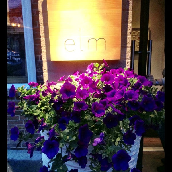 6/7/2013에 jon p.님이 Elm Restaurant에서 찍은 사진
