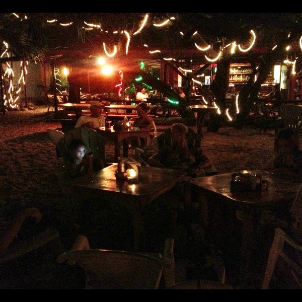 4/19/2013 tarihinde jon p.ziyaretçi tarafından La Vela Latina Beach Bar'de çekilen fotoğraf