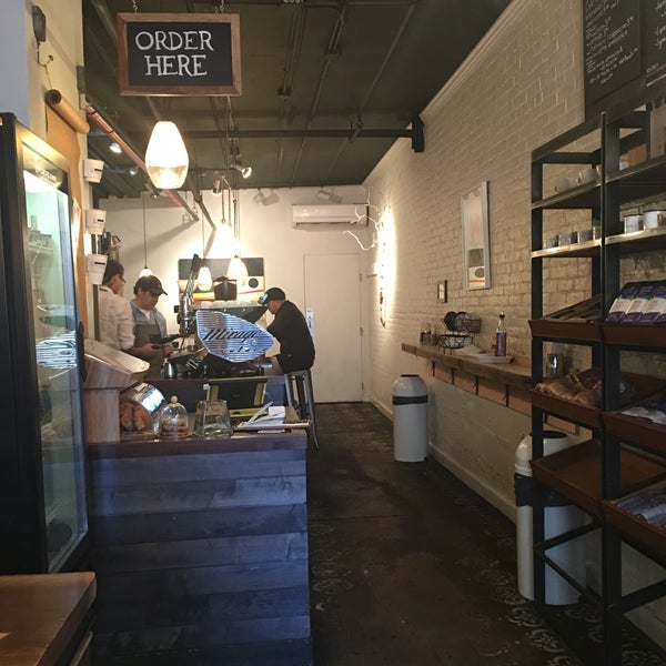 6/9/2016 tarihinde jon p.ziyaretçi tarafından Underline Coffee'de çekilen fotoğraf
