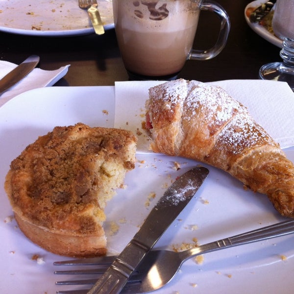 1/12/2014 tarihinde DDogziyaretçi tarafından Richol Cafe &amp; Bakery'de çekilen fotoğraf