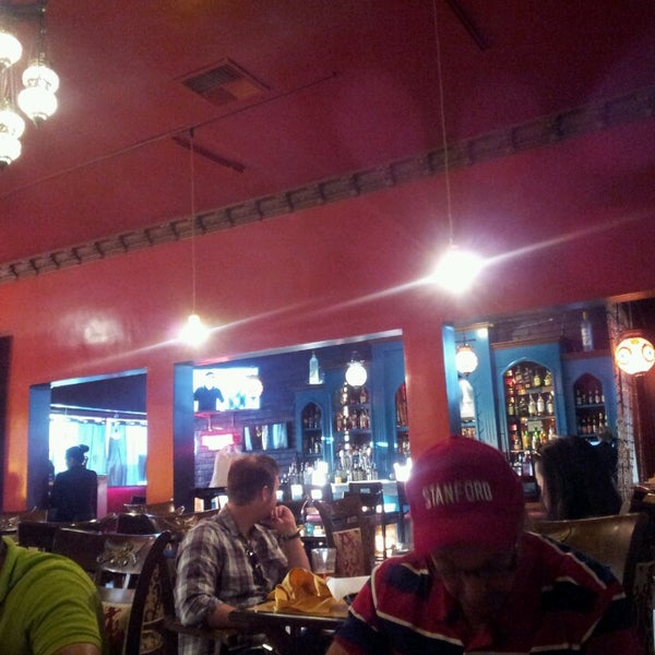 Foto tomada en Bombay Bar and Grill  por Stephanie B. el 3/24/2014