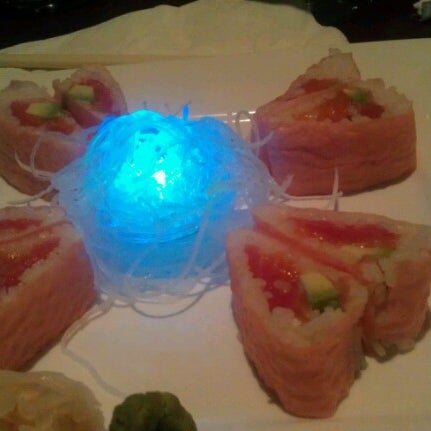 Foto tirada no(a) Mizumi Hibachi &amp; Sushi por Cecile S. em 1/28/2013