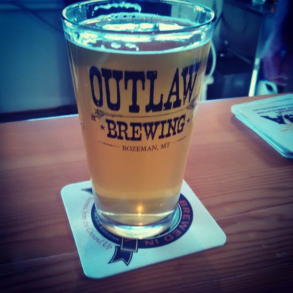 รูปภาพถ่ายที่ Outlaw Brewing โดย Jesse B. เมื่อ 4/28/2015