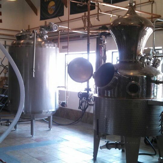 Foto tomada en Willie&#39;s Distillery  por Jesse B. el 9/1/2013